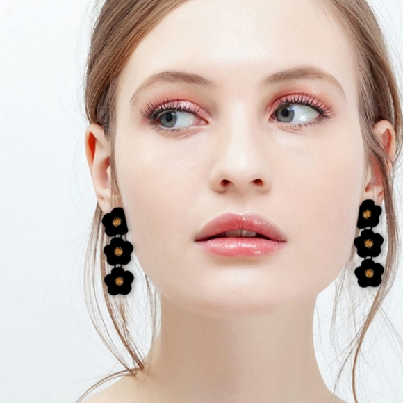 Triple Mauve Pink Flowers Post Earrings 3 Flower Blossoms Floral Post Dangle New - Picture 5 of 7